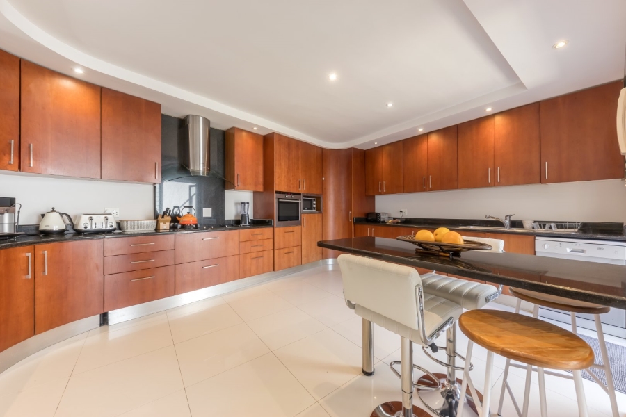 4 Bedroom Property for Sale in Green Point Western Cape
